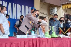 Polresta Pekanbaru musnahkan ribuan ekstasi dan 1,9 kg sabu