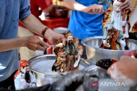 Warga Tionghoa persiapkan Imlek di Vihara Dharmayana Kuta-Bali