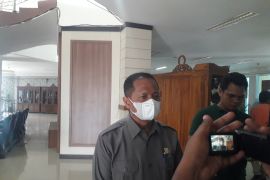 Ketua DPRD Pasbar ingatkan Pemkab sosialisasikan vaksin booster guna waspadai omicron