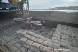 Legislator minta gencarkan ekspor untuk atasi kelebihan pasokan industri semen