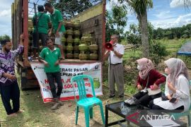 Operasi pasar Disdag HST-Pertamina telah salurkan 3.640 tabung LPG 3 kg