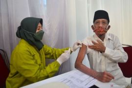 Pemerintah genjot pemberian vaksinasi COVID-19 untuk lansia