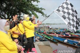 128 peserta meramaikan lomba perahu ces 2022