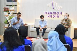 Mas Abu ajak milenial di Kota Kediri contoh Ghozali Everyday