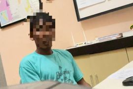 Dendam, pria ini bakar mobil dan rumah tetangga