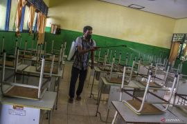 Banjarmasin resumes online learning, some SMP students exposed to COVID-19