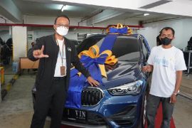 Bank Mandiri serahkan hadiah program Livin' to the Max