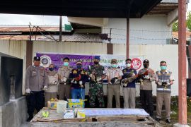 Karantina Ternate musnahkan puluhan unggas dewasa, cegah flu burung