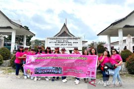 "Tarutung Women Gowes Club" santuni 85 jompo dan anak yatim piatu
