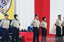 Pagi ini Polri mengenalkan seragam baru satpam