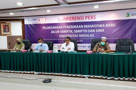 Unand  terima mahasiswa baru jalur prestasi, mulai dari hafiz hingga ketua OSIS