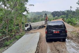 Jalan objek wisata Belanting River Tubing Kabupaten OKU rusak parah