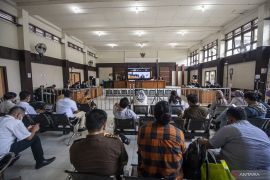 Mantan Gubernur Sumatera Selatan Alex Noerdin Jalani Sidang Dakwaan Page 2 Small