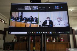 Mantan Gubernur Sumatera Selatan Alex Noerdin Jalani Sidang Dakwaan Page 1 Small