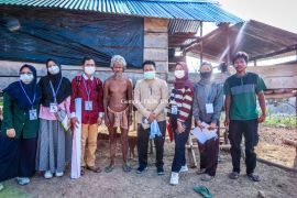 Mahasiswa IKM Unja tingkatkan kesadaran hidup sehat orang rimba