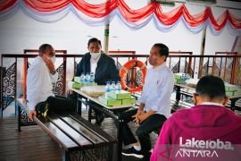Presiden bagikan SK Hutan Sosial dan sertifikat tanah di Sumut