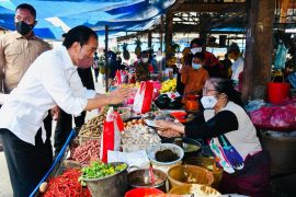 Presiden bagikan bantuan tunai  untuk pedagang terdampak pandemi