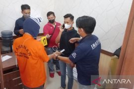 Polisi Bukittinggi ungkap fakta baru dalam rekonstruksi pembunuhan suami terhadap istri (Video)