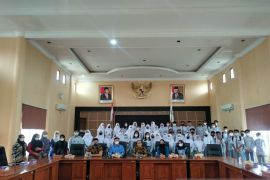 Puluhan pelajar SMAN 1 Paringin datangi gedung DPRD
