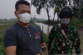 Penemuan beenda mirip granat hebohkan warga Tambelang Bekasi