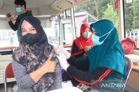 Neny minta masyarakat jangan takut disuntik Booster