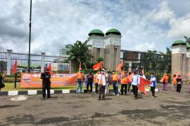 Massa buruh mulai datangi  gedung DPR RI