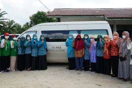 Solidaritas di Hari Kanker 2022, TP-PKK Pelalawan dan IWARA kunjungi penyintas