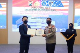 FBI beri penghargaan Polda Jatim atas keberhasilan ungkap situs palsu