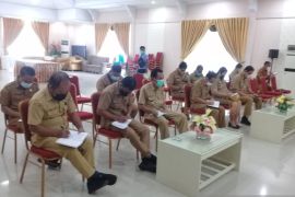 Bupati Sangihe minta semua camat mendata warga belum divaksin