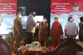 Polda Riau gelar vaksinasi di 450 titik
