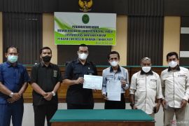 PERADI Benua Enam MoU layanan pos bantuan hukum dengan PN Barabai