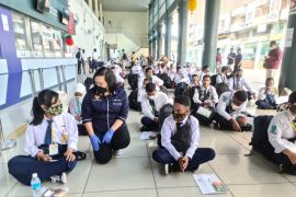 Menakertrans diminta lindungi pekerja migran Indonesia