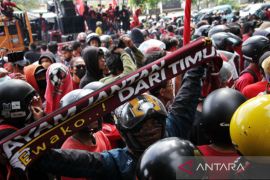 Unjuk rasa suporter PSM Makassar Page 1 Small