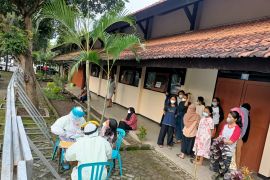 Belasan pasien COVID-19 di Kediri dirujuk ke fasilitas isolasi terpusat