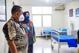 Wawali pastikan pelayanan 24 jam di 63 puskesmas Surabaya berjalan baik