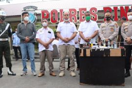 Polres Binjai beserta tim gabungan Gerebek Kampung Narkoba Sei Bingai Langkat, 7 orang diamankan