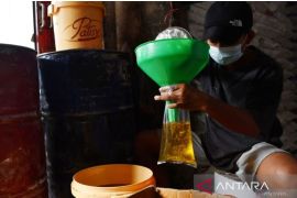 GAPKI sebut kelangkaan minyak goreng akibat perubahan kebijakan yang cepat