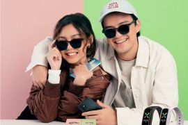 OPPO bagikan kacamata "couple" untuk rayakan hari Valentine