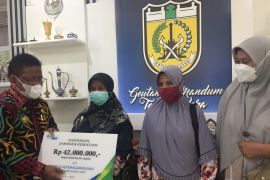 Wali kota Banda Aceh serahkan santunan pegawai non ASN