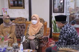 Pemkot Solok gelar rapat evaluasi vaksinasi COVID-19 anak usia 6-11 tahun dan antisipasi varian omicron