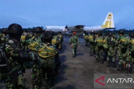 Kopasgat terjunkan sebanyak 102 prajurit khusus di Lanud Supadio Pontianak