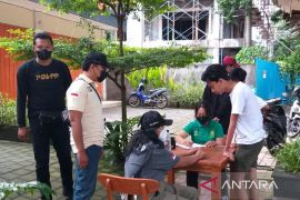 Tim Yustisi Denpasar pantau prokes di objek wisata Sanur