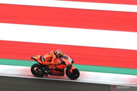 Para pebalap MotoGP mampu melaju lebih kencang di hari kedua tes Sirkuit Mandalika