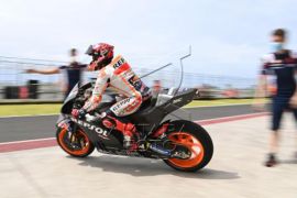 Aksi Marc Marquez pada hari kedua tes pramusim MotoGP Page 2 Small