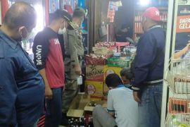 Ratusan botol minuman keras disita petugas saar razia gabungan