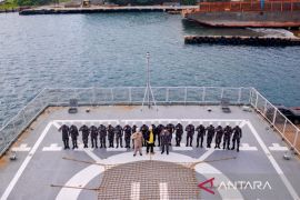 Menko Airlangga tinjau KRI Teluk Palu, dukung industri perkapalan