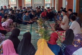 Ganjar temui warga kontra penambangan di Wadas