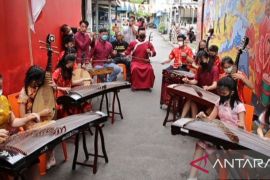 Alat musik tradisional sebagai sarana edukasi di Pecinan Pontianak