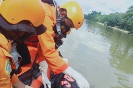 Penambang pasir tenggelam di Sungai Kampar ditemukan tewas mengapung