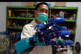 Robot tangan untuk penyandang disabilitas